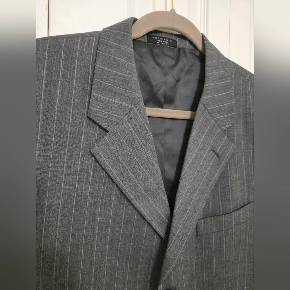Albert Nipon Classic Men's Gray 100% Wool Pinstripe Suit